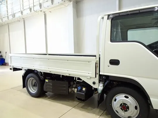 エルフ 1.55t 4WD FFL Wタイヤ 平ボデー 未使用車