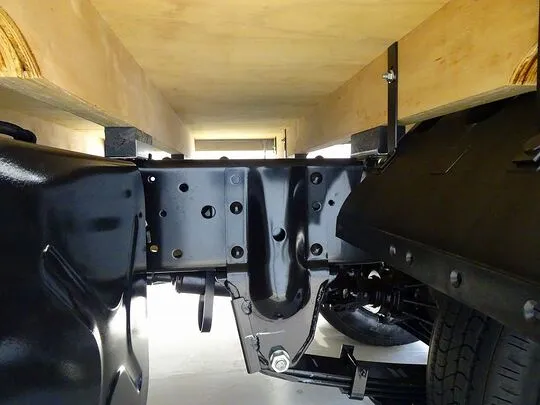 エルフ 1.55t 4WD FFL Wタイヤ 平ボデー 未使用車