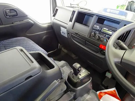 エルフ 1.55t 4WD FFL Wタイヤ 平ボデー 未使用車