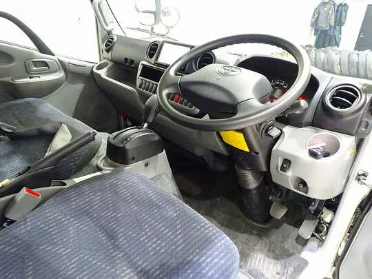 ダイナ 2t FJL 標準セミロング 平ボデー 総重量5t未満