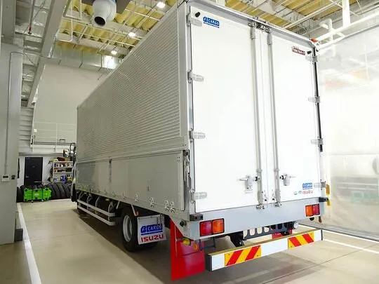 フォワード 2.95t ワイドベッドレス アルミウイング 210ps