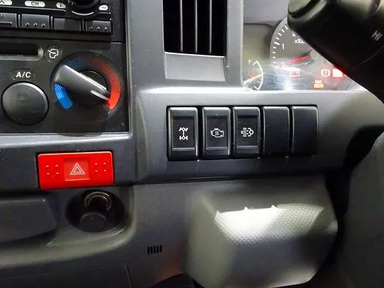 エルフ 1.5t 4WD FFL Sタイヤ 平ボデー