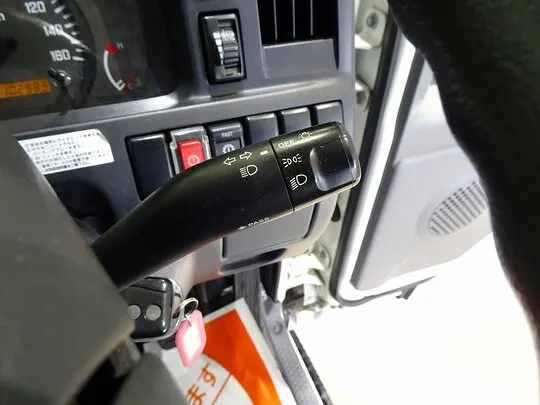 エルフ 1.5t 4WD FFL Sタイヤ 平ボデー