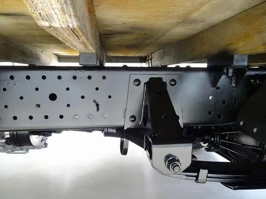 エルフ 1.5t 4WD FFL Sタイヤ 平ボデー