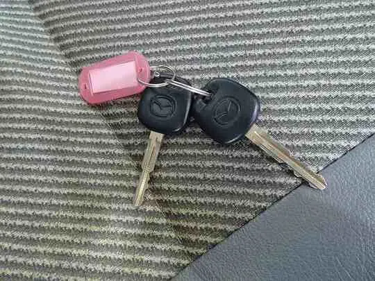 ボンゴトラック STD 0.75t 4ＷＤ Sタイヤ 平ボデー ガソリン