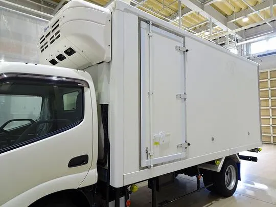 デュトロ 2.95t FJL 標準ロング 中温冷凍車