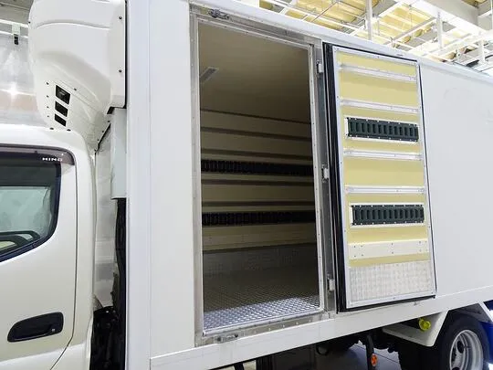 デュトロ 2.95t FJL 標準ロング 中温冷凍車