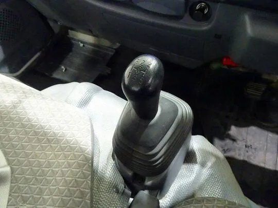 エルフ 2t 4WD FFL 標準 平ボデー 総重量5t未満