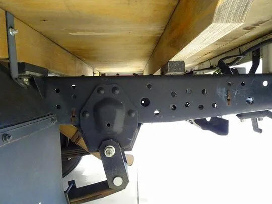 エルフ 2t 4WD FFL 標準 平ボデー 総重量5t未満