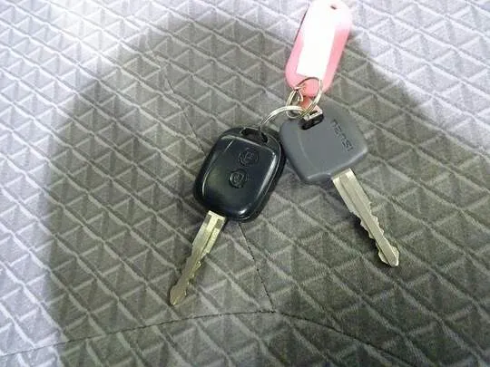 エルフ 2t 4WD FFL 標準 平ボデー 総重量5t未満