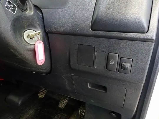 ライトエーストラック DX 0.75t 4WD Sタイヤ 平ボデー ガソリン