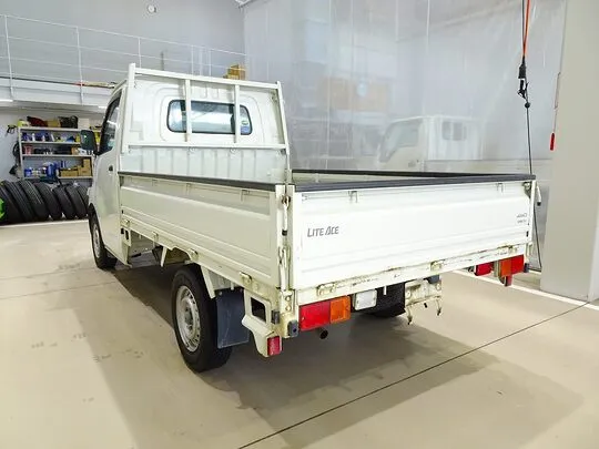 ライトエーストラック DX 0.75t 4WD Sタイヤ 平ボデー ガソリン
