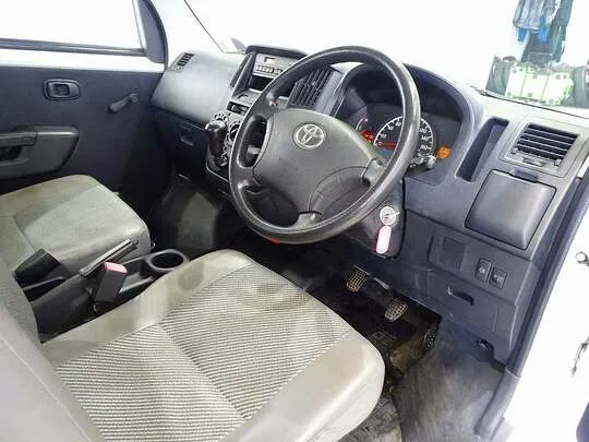 ライトエーストラック DX 0.75t 4WD Sタイヤ 平ボデー ガソリン