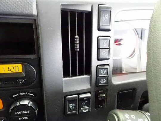 フォワード 2.9t ワイドベッド付 アルミウイング 210ps