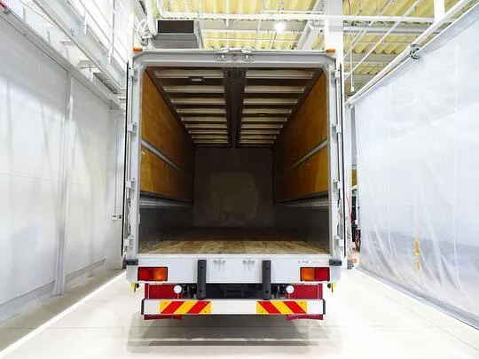 フォワード 2.9t ワイドベッド付 アルミウイング 210ps