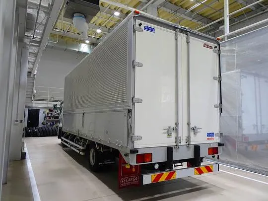 フォワード 2.9t ワイドベッド付 アルミウイング 210ps