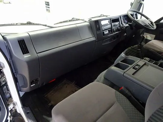 フォワード 2.9t ワイドベッド付 アルミウイング 210ps