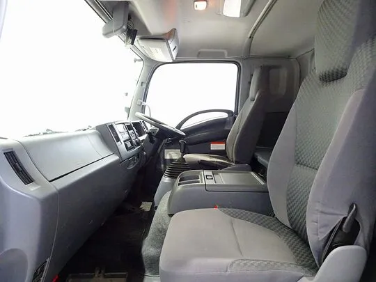 フォワード 2.9t ワイドベッド付 アルミウイング 210ps