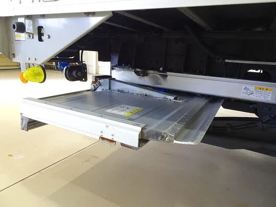 フォワード 2.25t ワイドベッド付 アルミウイング 格納ゲート付 リアエアサス 210ps