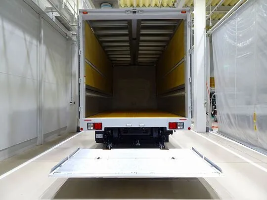 レンジャー 2.2t ワイドベッド付 アルミウイング 格納ゲート付 リアエアサス 未使用車 240ps