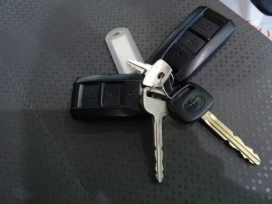 ダイナ 2t FJL 標準セミロング アルミバン 総重量5t未満