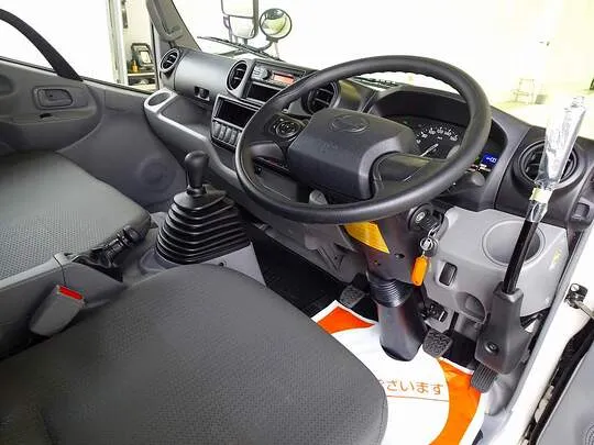 デュトロ 2t FJL 支柱レス強化ダンプ 未使用車