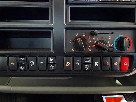 デュトロ 3t 4WD 高床 ワイドロング ユニック4段クレーン付 未使用車