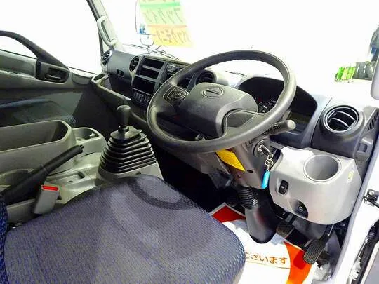 デュトロ 3t 4WD 高床 ワイドロング ユニック4段クレーン付 未使用車