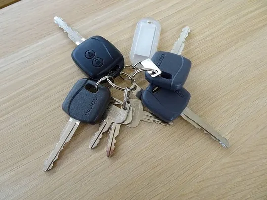 フォワード 2.2t ワイドベッド付 アルミウイング 格納ゲート付 リアエアサス 210ps