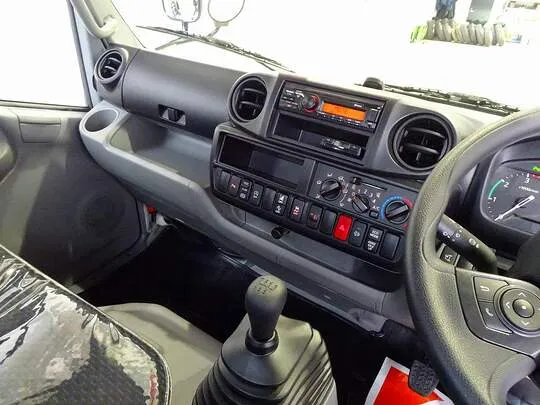 デュトロ 2t FJL 標準 平ボデー 総重量5t未満 未使用車