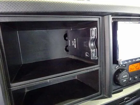 フォワード 2.3t 標準ベッドレス タダノ4段クレーン付 210ps