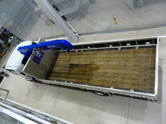 フォワード 2.3t 標準ベッドレス タダノ4段クレーン付 210ps