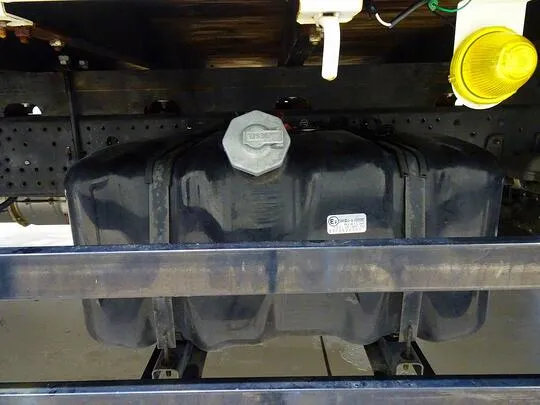 フォワード 2.3t 標準ベッドレス タダノ4段クレーン付 210ps