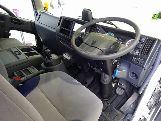 フォワード 2.3t 標準ベッドレス タダノ4段クレーン付 210ps