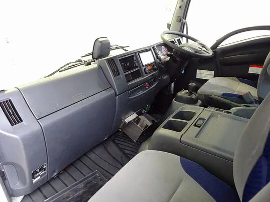 フォワード 2.3t 標準ベッドレス タダノ4段クレーン付 210ps