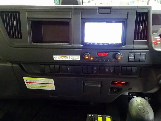 フォワード 3.5t 標準ベッドレス Lゲートダンプ 190ps