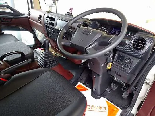 レンジャー 3.2t 標準ベッド付 深ダンプ 210ps