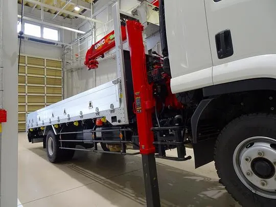 フォワード 4.7t 増トン 標準ベッド付 ユニック4段セルフクレーン付 ps