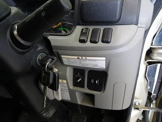 キャンター 1.95t 4WD 全低床 標準 アルミバン