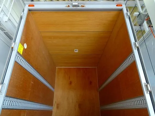 キャンター 1.95t 4WD 全低床 標準 アルミバン