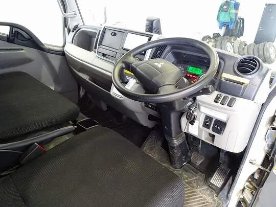 キャンター 1.95t 4WD 全低床 標準 アルミバン