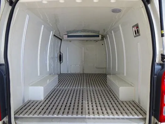 レジアスエースバン DX 1t 4WD 2人乗り 4ドア 中温冷凍車
