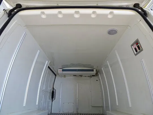 レジアスエースバン DX 1t 4WD 2人乗り 4ドア 中温冷凍車