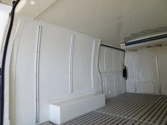 レジアスエースバン DX 1t 4WD 2人乗り 4ドア 中温冷凍車