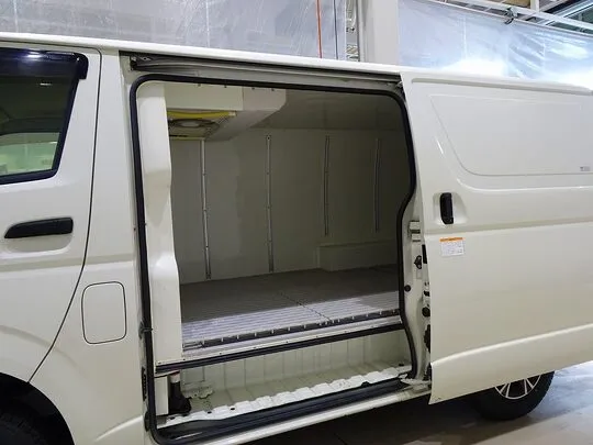 レジアスエースバン DX 1t 4WD 2人乗り 4ドア 中温冷凍車