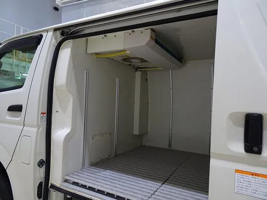 レジアスエースバン DX 1t 4WD 2人乗り 4ドア 中温冷凍車