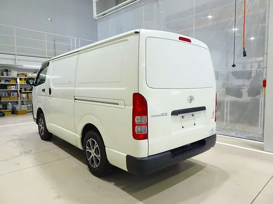 レジアスエースバン DX 1t 4WD 2人乗り 4ドア 中温冷凍車