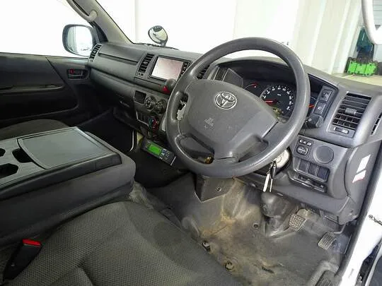 レジアスエースバン DX 1t 4WD 2人乗り 4ドア 中温冷凍車