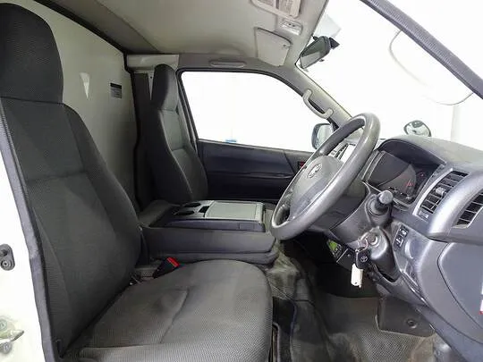 レジアスエースバン DX 1t 4WD 2人乗り 4ドア 中温冷凍車