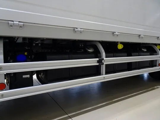 プロフィア 13.8t 4軸 アルミウイング リアエアサス 380ps